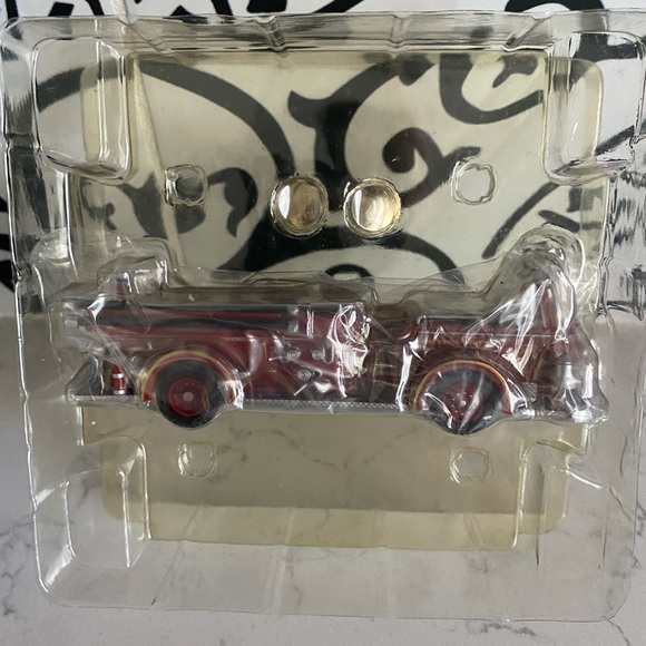 Hallmark Keepsake Ornament American LaFrance 700 Series Pumper Fire Brigade 2004 - Picture 4 of 6